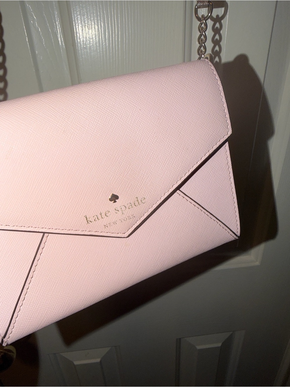 kate spade light pink envelope crossbody with gold chain - Picture 5 of 9